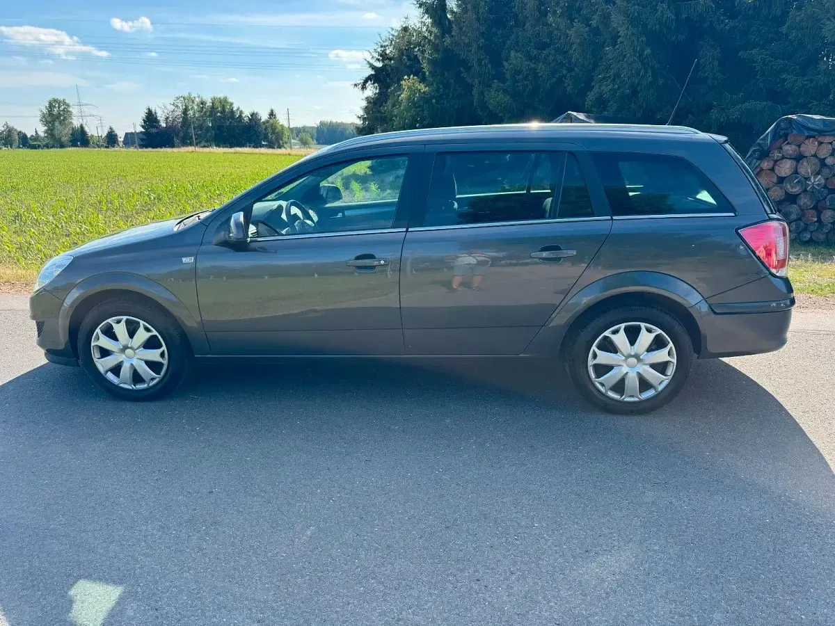 Gebraucht Opel Astra Edition 116 PS (85 kW) 2009 Grau Kombi