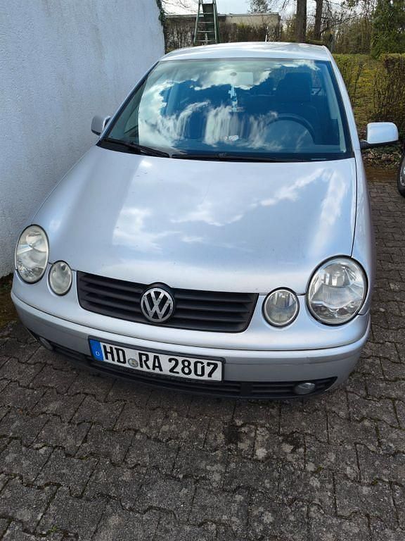 Gebraucht VW Polo Basis 75 PS (55 kW) 2004 Silber Kleinwagen