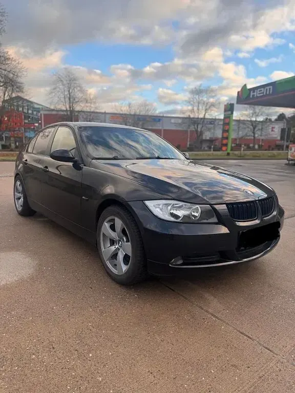 Gebraucht BMW 320 129 PS (94 kW) 2006 Schwarz Limousine