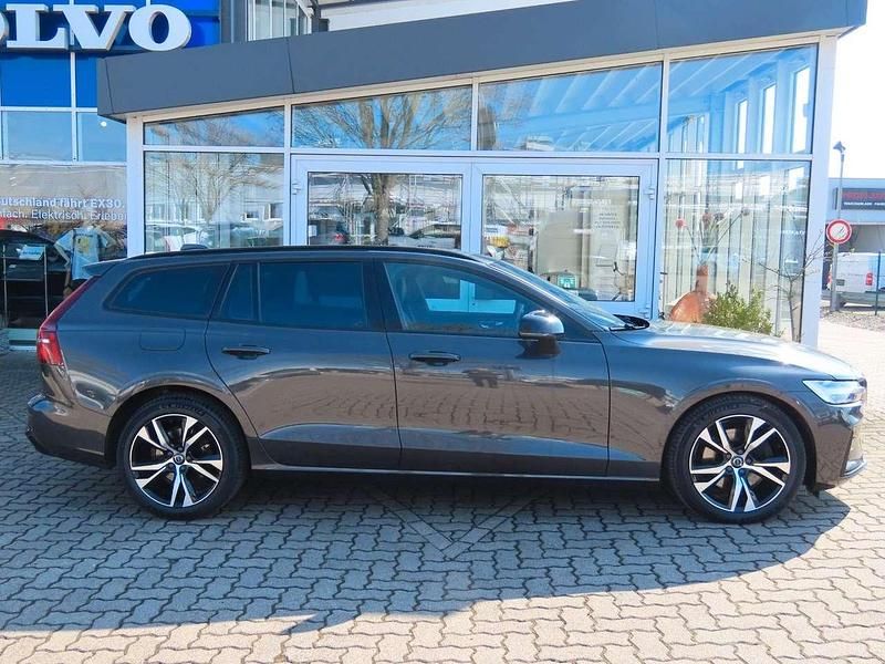 Gebraucht Volvo V60 Plus 197 PS (144 kW) 2022 Grau Kombi