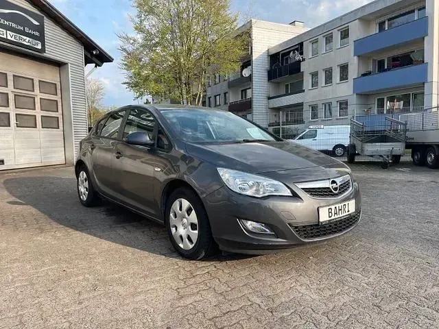 Gebraucht Opel Astra Edition 116 PS (85 kW) 2010 Grau Limousine