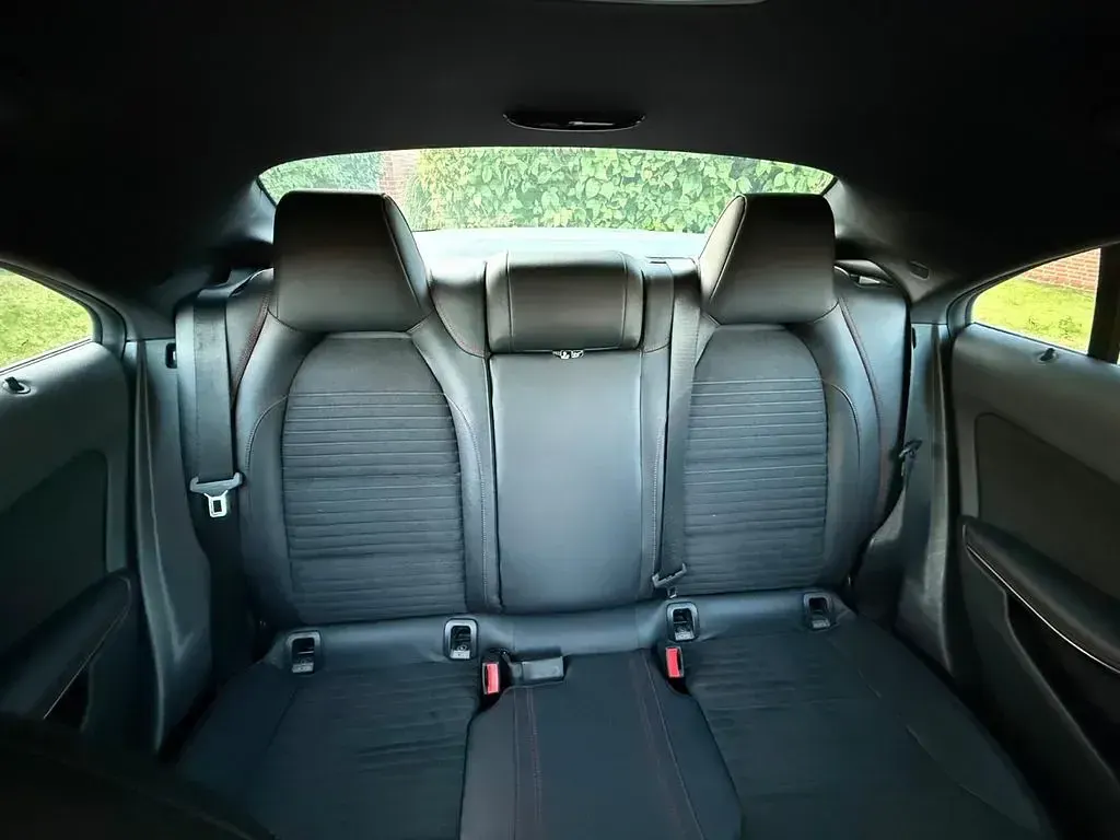 Gebraucht Mercedes CLA180 122 PS (89 kW) 2015 Rot Coupé