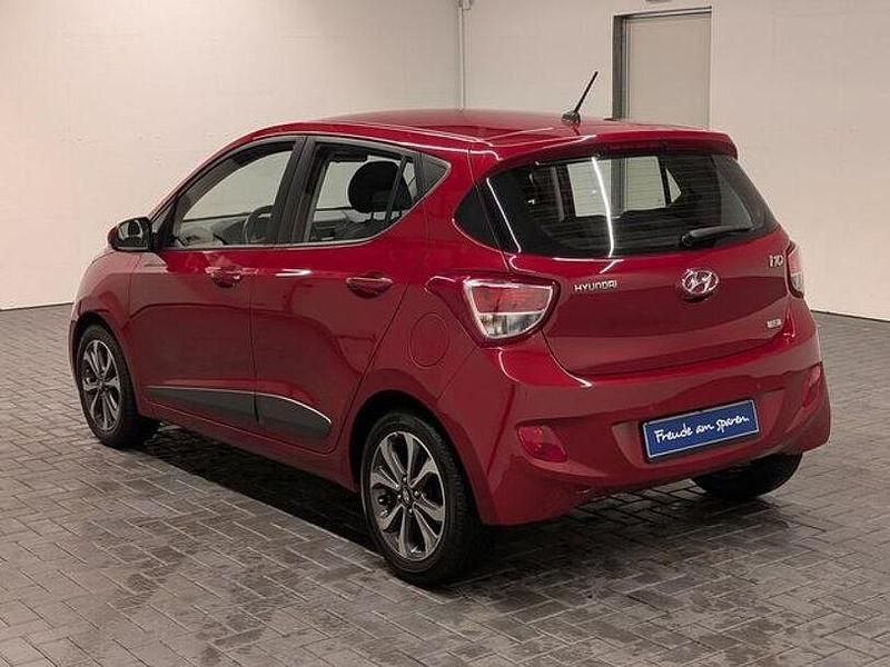 Gebraucht Hyundai i10 YES! 87 PS (63 kW) 2015 Rot (passion red met.) Kleinwagen