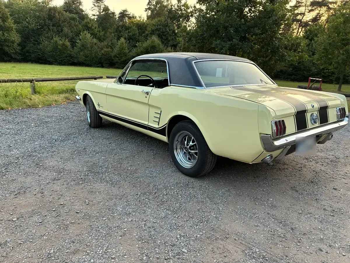 Gebraucht Ford V8 200 PS (147 kW) 1966 Gelb Limousine
