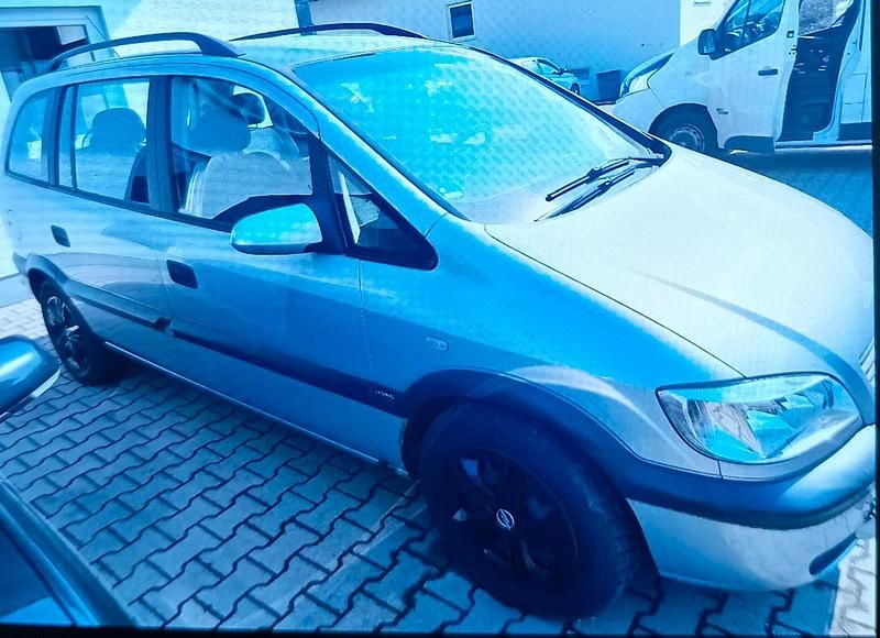 Gebraucht Opel Zafira 125 PS (91 kW) 2001 Silber Van / Kleinbus
