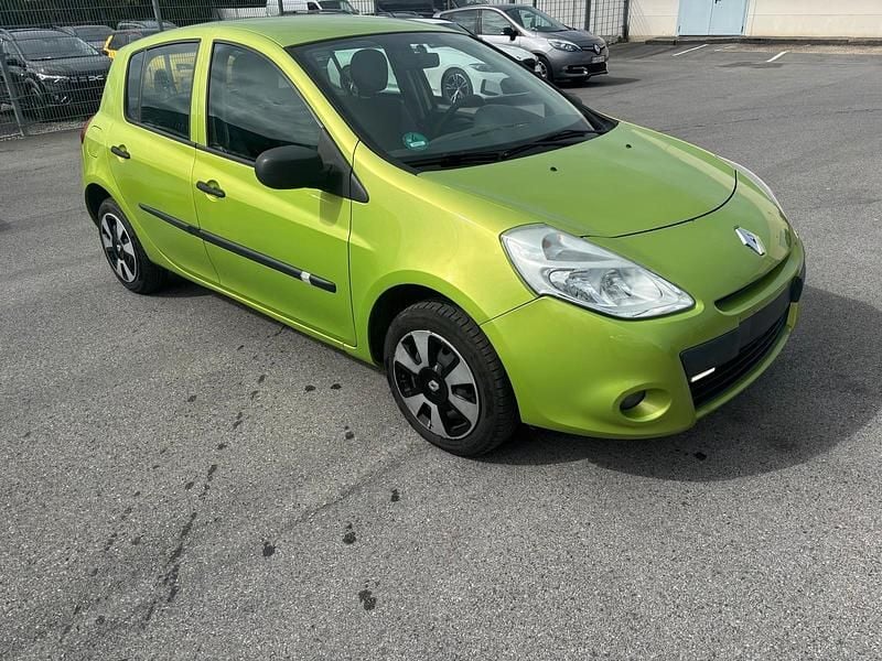 Grün Gebraucht 2009 Renault Clio III Kleinwagen | 2.300 € (Guter Preis) - Bild 1/4