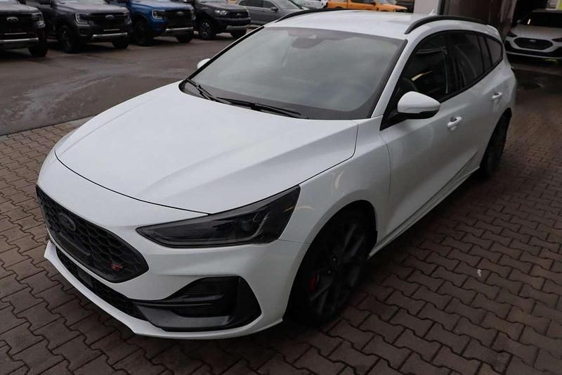 Neu Ford Focus ST 280 PS (205 kW) 2025 Frozen white Kombi