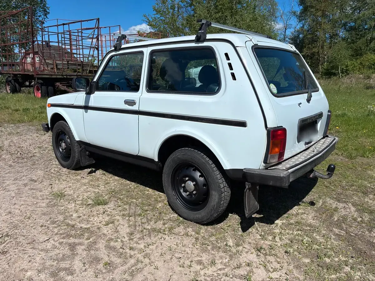 Gebraucht Lada Taiga 83 PS (61 kW) 2014 Weiß SUV