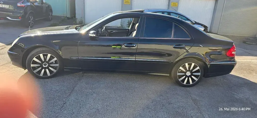Gebraucht Mercedes E240 Avantgarde 177 PS (130 kW) 2004 Schwarz Limousine