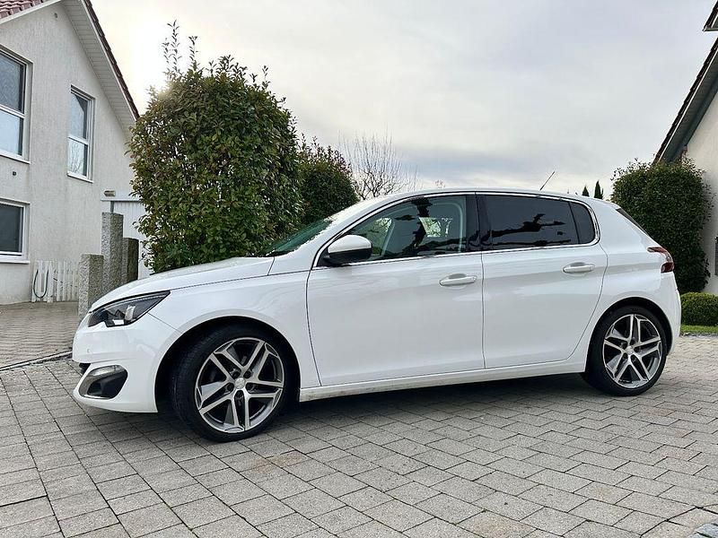 Weiß Gebraucht 2013 Peugeot 308 Allure Limousine | 5.900 € (Fairer Preis) - Bild 1/4