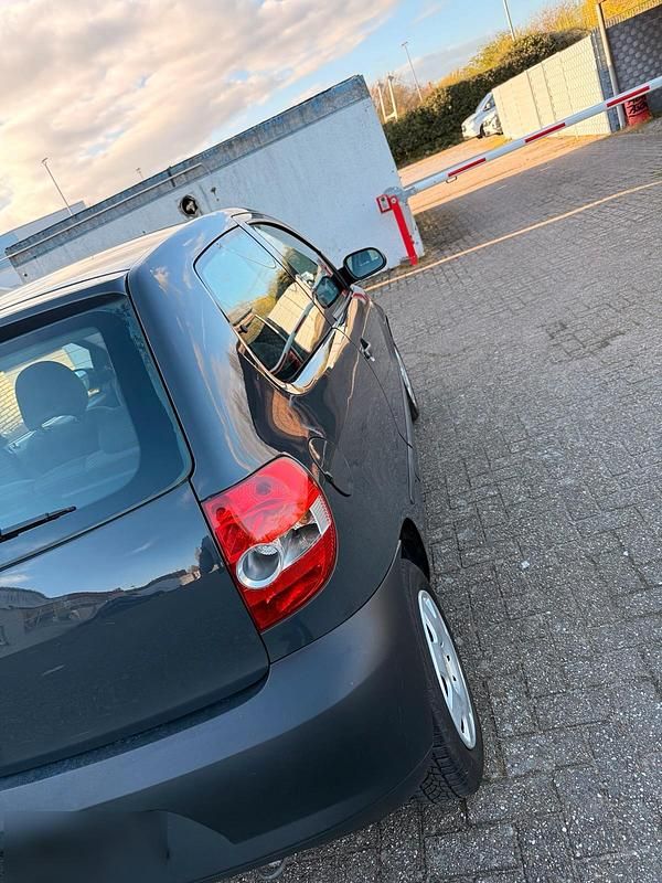 Gebraucht VW Fox 54 PS (39 kW) 2005 Grau Kleinwagen
