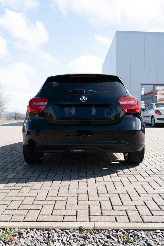 Gebraucht Mercedes A180 122 PS (89 kW) 2012 Schwarz Kleinwagen