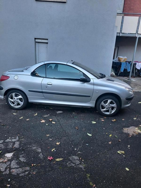 Gebraucht Peugeot 206 CC 109 PS (80 kW) 2003 Silber Cabrio