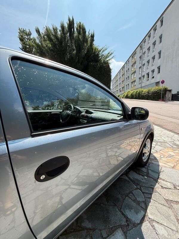 Grau Gebraucht 2003 Opel Corsa Kleinwagen | 350 € (Superpreis) - Bild 1/4