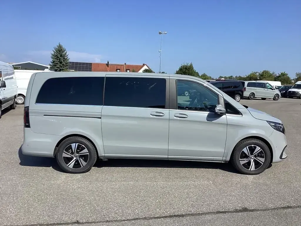 Gebraucht Mercedes EQV300 Avantgarde 150 kW (204 PS) 2025 Grau Van / Kleinbus