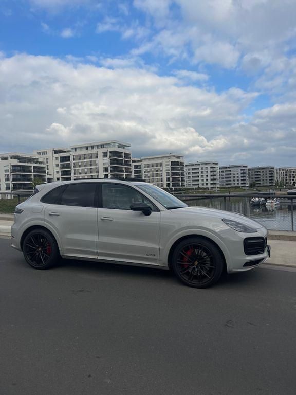 Grau Gebraucht 2022 Porsche Cayenne GTS SUV | 92.500 € (Superpreis) - Bild 1/4