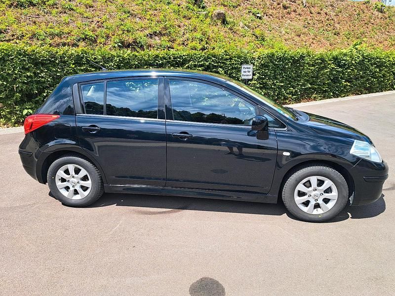 Schwarz Gebraucht 2011 Nissan Tiida Kleinwagen | 3.980 € (Fairer Preis) - Bild 1/4