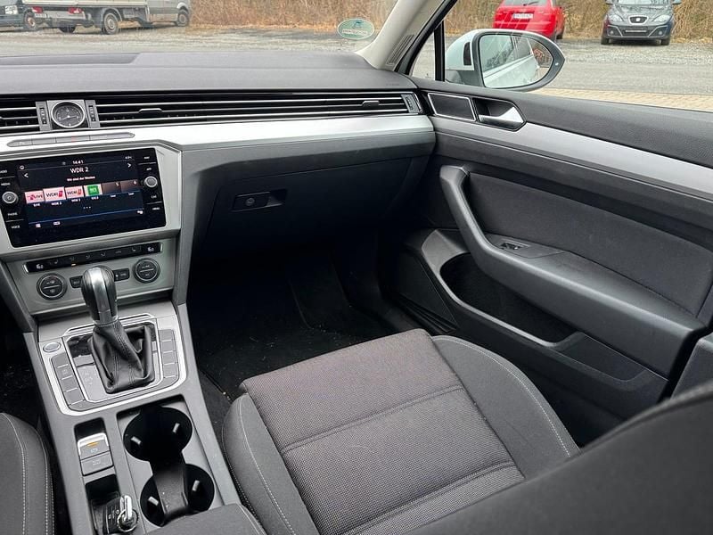 Gebraucht VW Passat 150 PS (110 kW) 2018 Weiß Kombi