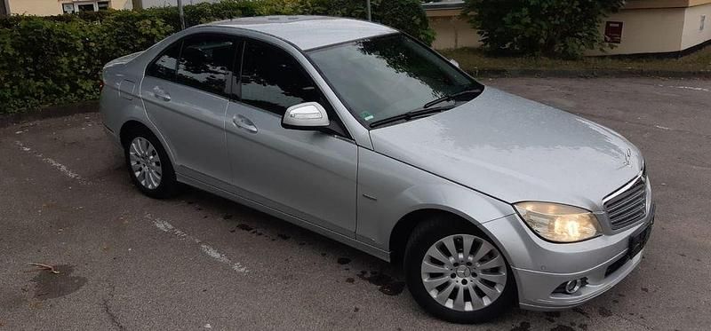 Silber Gebraucht 2008 Mercedes C220 Elegance Limousine | 5.900 € (Fairer Preis) - Bild 1/4