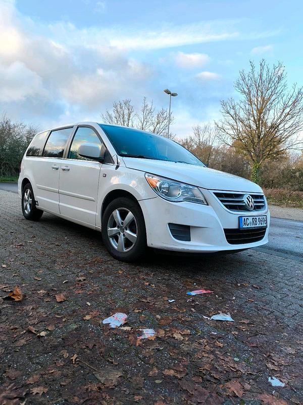 Weiß Gebraucht 2010 VW Routan Van / Kleinbus | 6.000 € - Bild 1/4