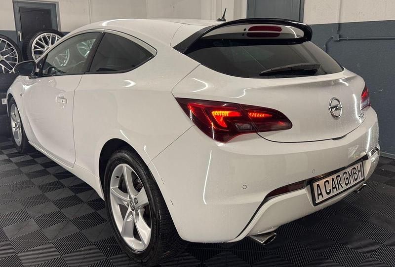 Gebraucht Opel Astra GTC 194 PS (142 kW) 2015 Weiß Coupé