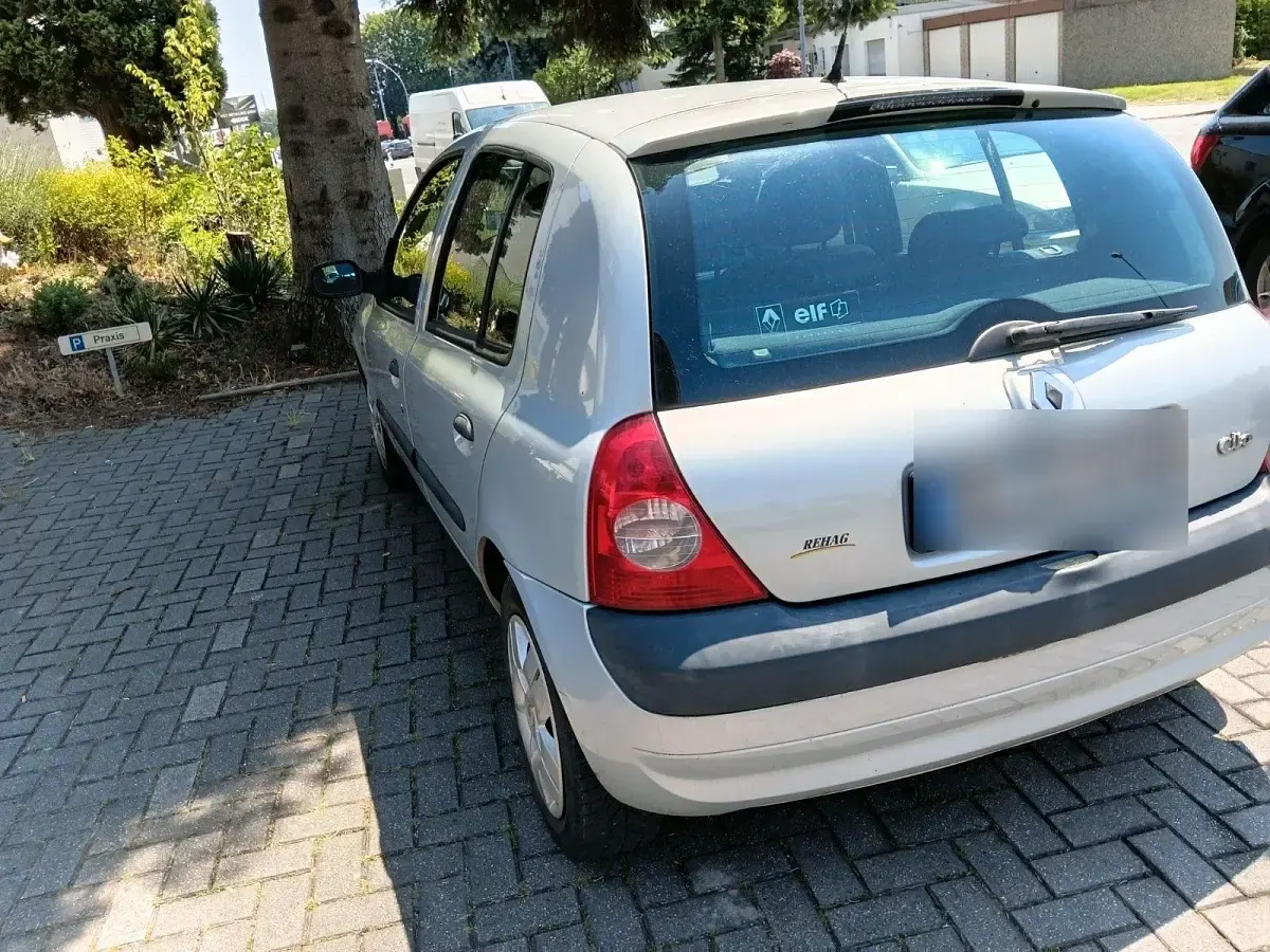 Gebraucht Renault Clio II Dynamique 75 PS (55 kW) 2006 Silber Limousine