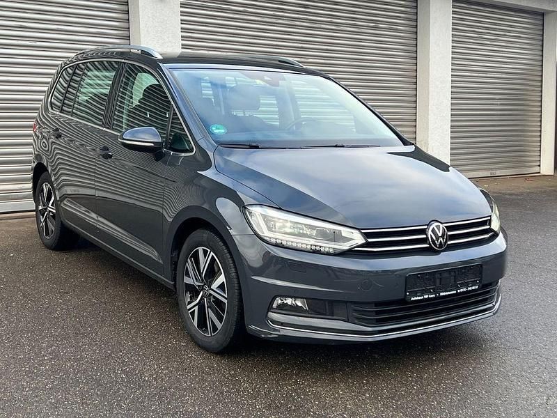 Gebraucht VW Touran Highline 150 PS (110 kW) 2020 Grau Van / Kleinbus