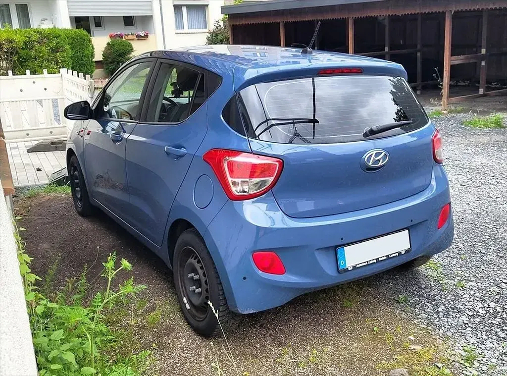 Gebraucht Hyundai i10 Trend 67 PS (49 kW) 2015 Blau Kleinwagen