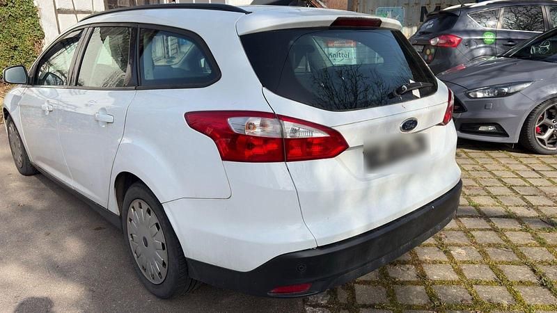Gebraucht Ford Focus 105 PS (77 kW) 2014 Weiß Kombi