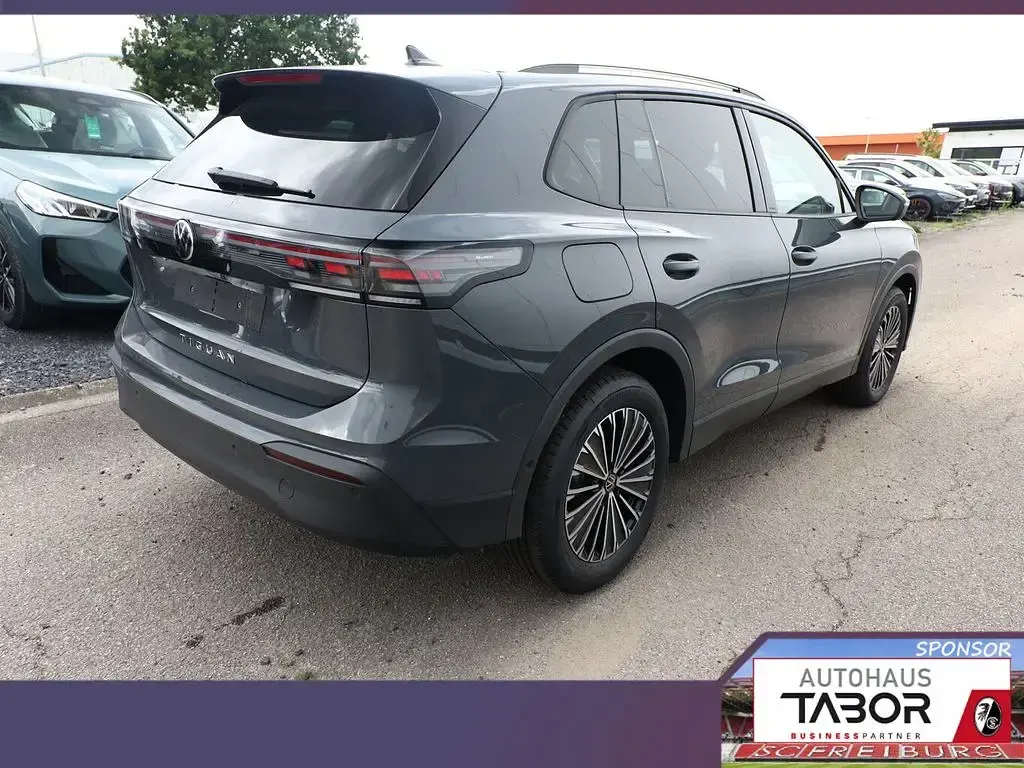 Neu VW Tiguan IQ Drive 150 PS (110 kW) 2026 Delfingrau metallic SUV