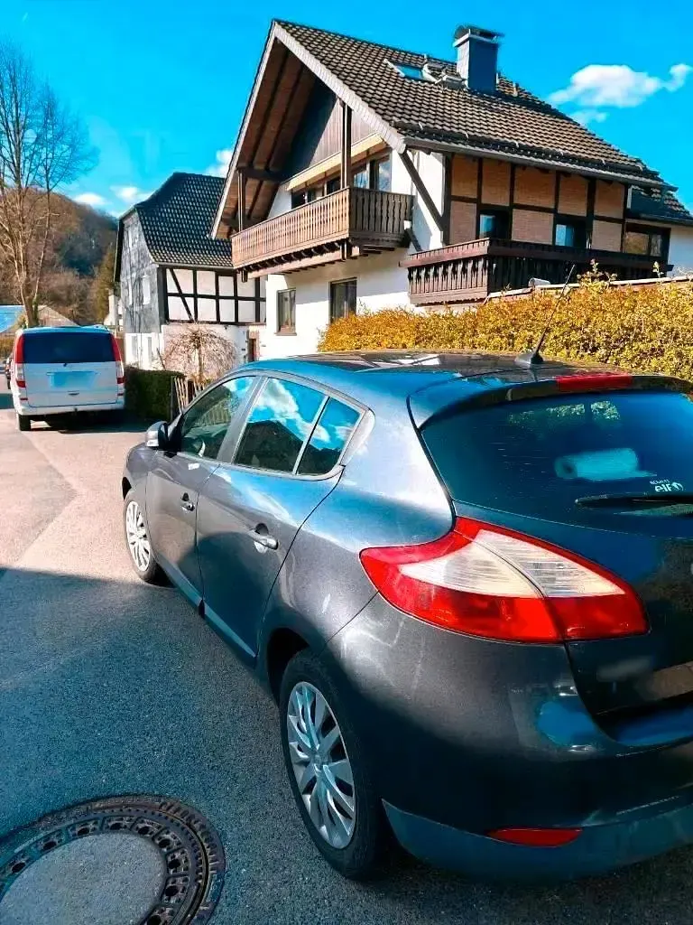 Używany Renault Mégane 2011 Szary Sedan/Limuzyna