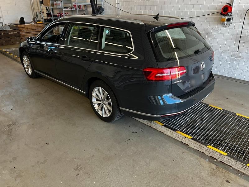 Gebraucht VW Passat 150 PS (110 kW) 2015 Grau Kombi