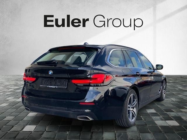 Gebraucht BMW 520 190 PS (139 kW) 2022 Saphirschwarz Kombi