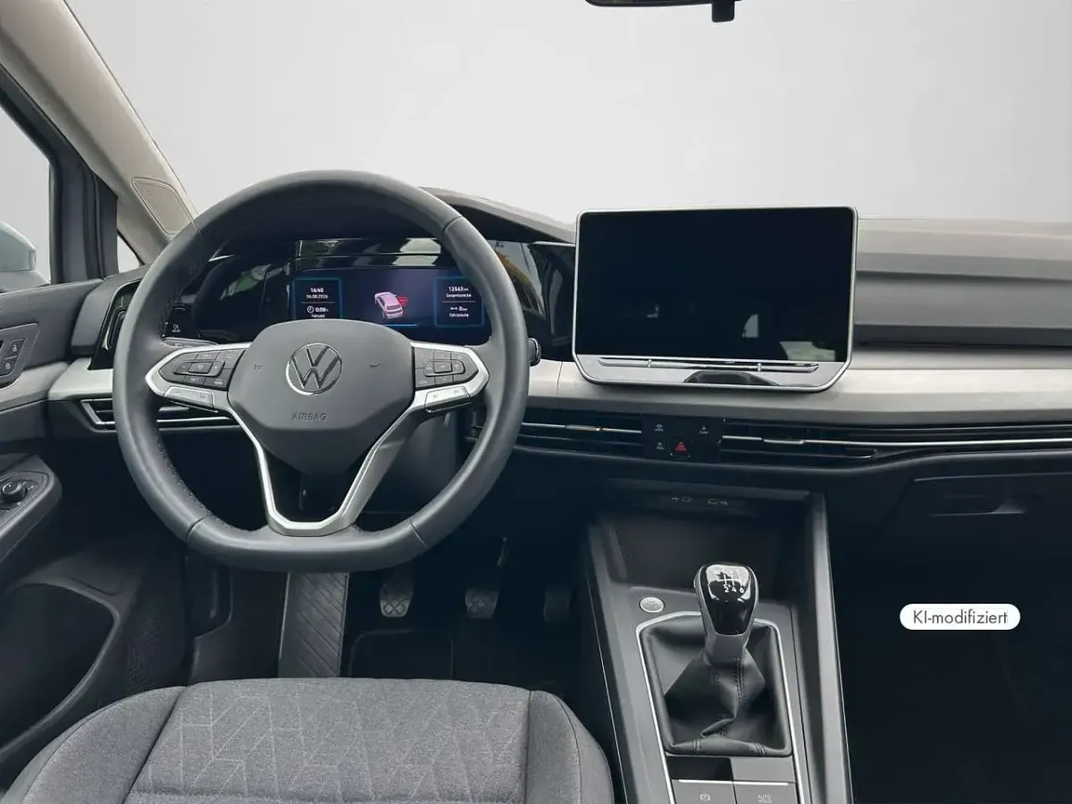 Gebraucht VW Golf VIII Life 116 PS (85 kW) 2025 Mondsteingrau Limousine