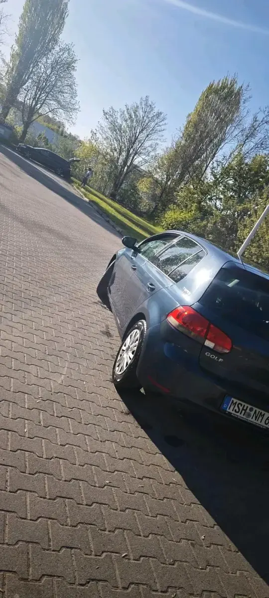 Gebraucht VW Golf VI 105 PS (77 kW) 2011 Blau Kleinwagen
