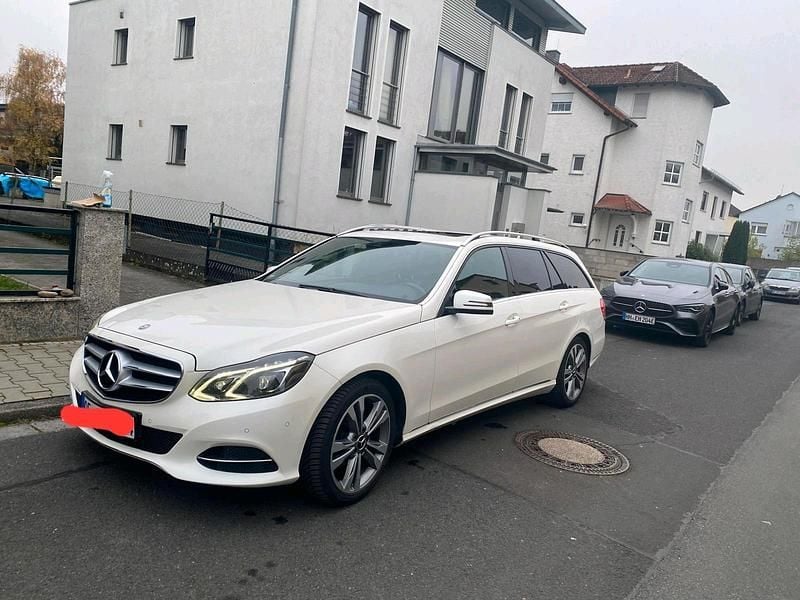 Weiß Gebraucht 2013 Mercedes E220 Kombi | 13.700 € (Fairer Preis) - Bild 1/4