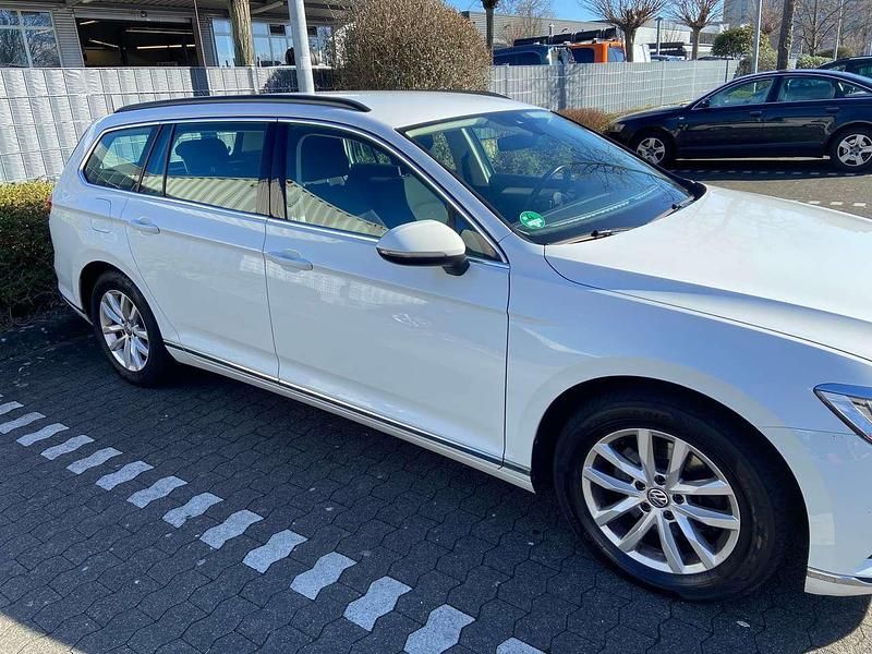 Używany VW Passat Comfortline 190 KM (139 kW) 2019 Biały Kombi