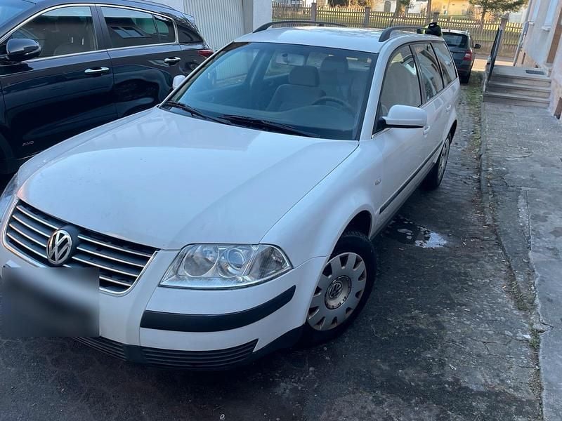 Gebraucht VW Passat 131 PS (96 kW) 2001 Weiß Kombi