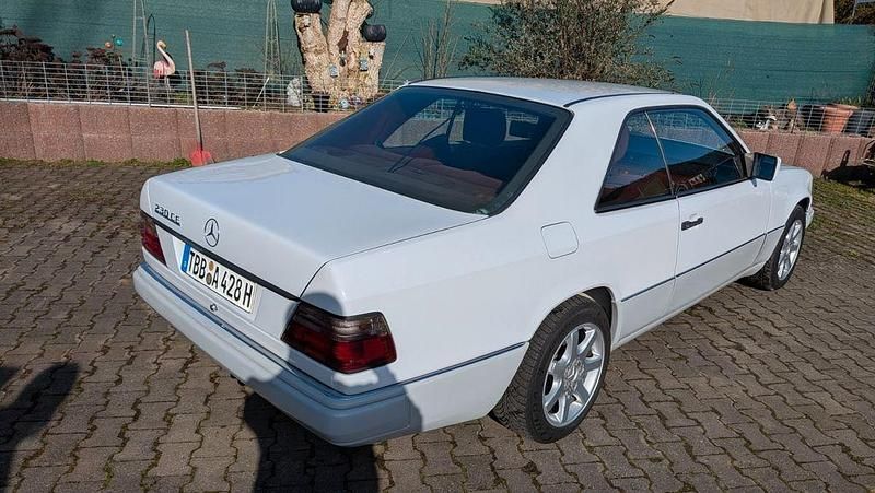 Gebraucht Mercedes 230 132 PS (97 kW) 1991 Weiß Coupé