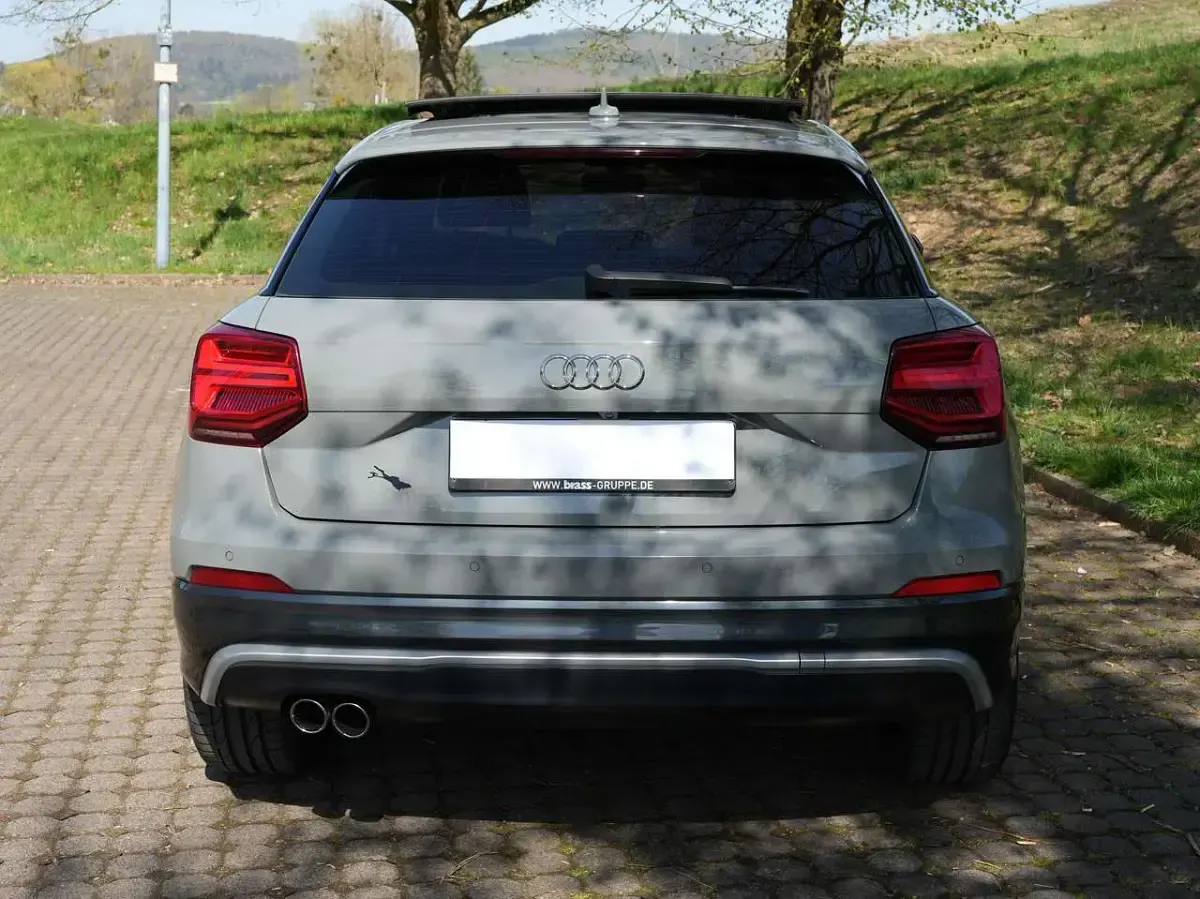 Gebraucht Audi Q2 Design 150 PS (110 kW) 2017 Grau SUV