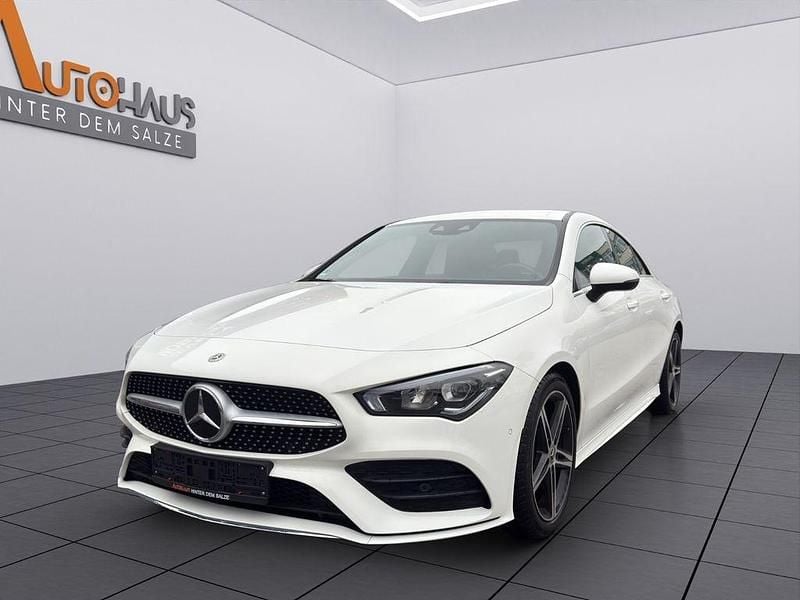 Weiß Gebraucht 2023 Mercedes CLA200 AMG line Limousine | 30.990 € (Guter Preis) - Bild 1/4