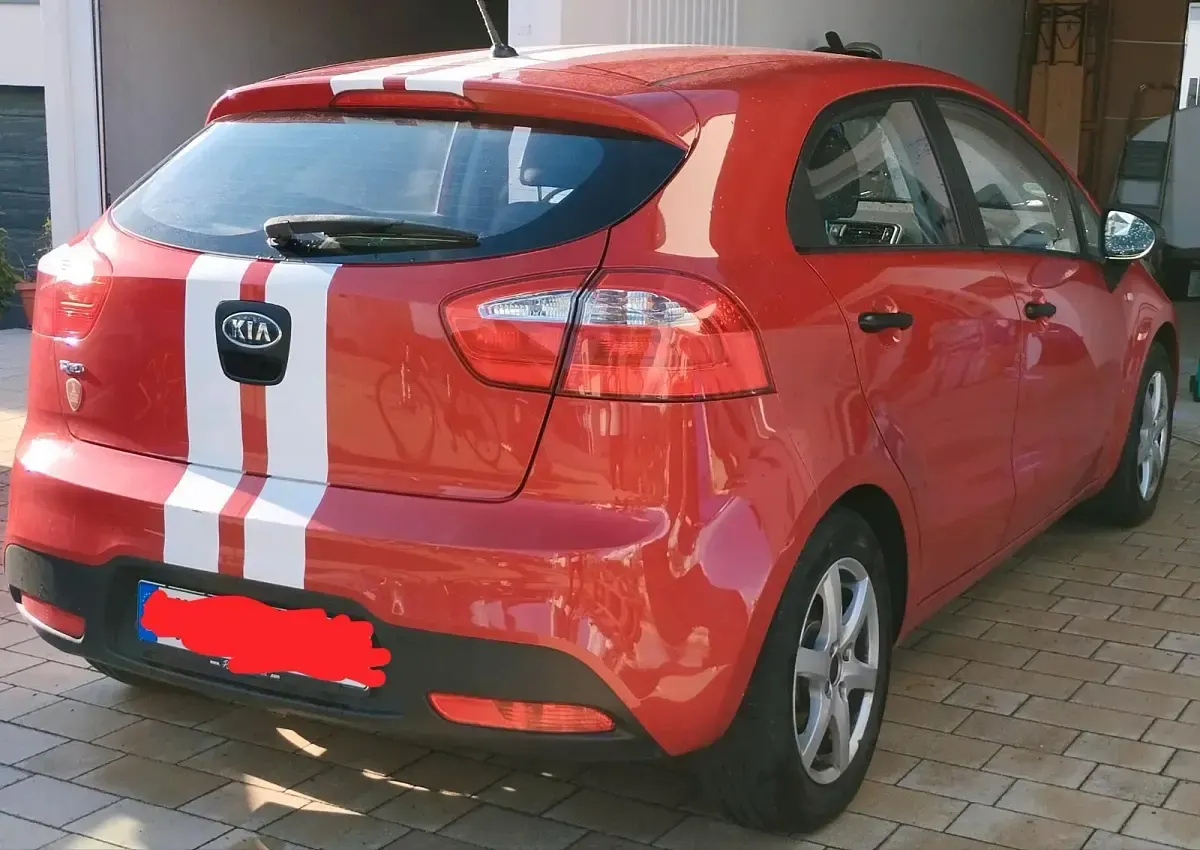 Używany Kia Rio 85 KM (62 kW) 2013 Czerwony Hatchback