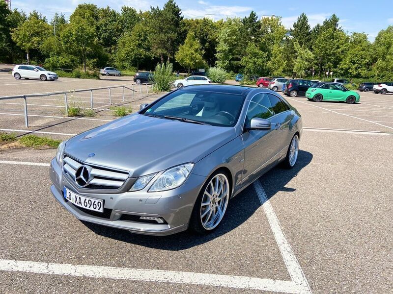 Grau Gebraucht 2010 Mercedes E250 Avantgarde Coupé | 12.900 € (Etwas zu teuer) - Bild 1/4