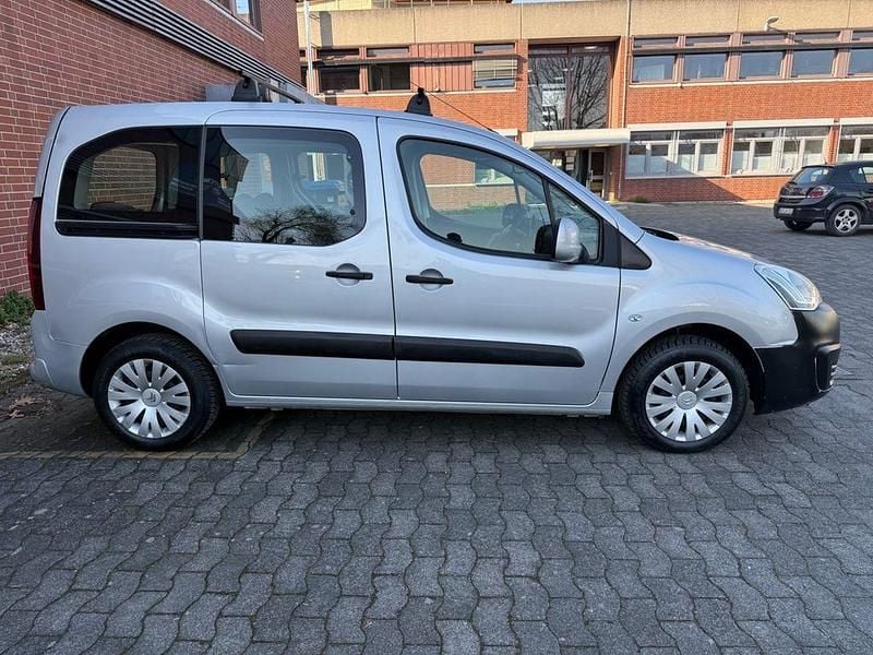 Gebraucht Citroën Berlingo Feel 99 PS (72 kW) 2016 Grau Van / Kleinbus