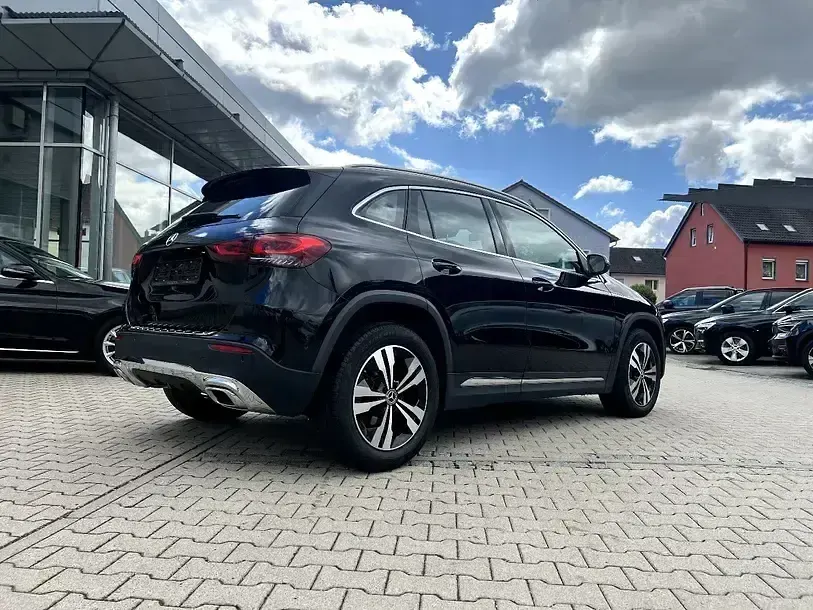 Gebraucht Mercedes GLA200 Progressive 150 PS (110 kW) 2020 Nachtschwarz SUV