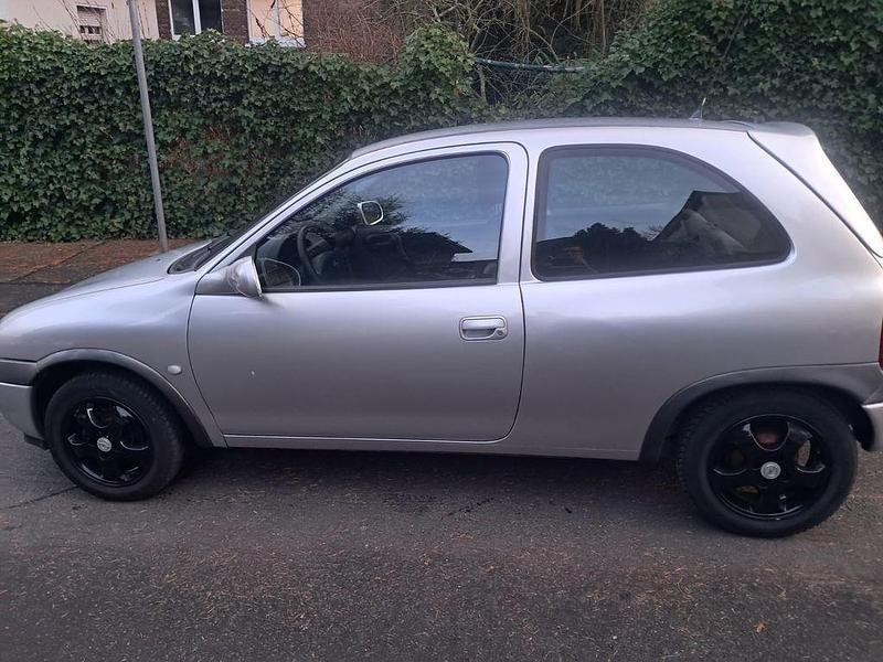 Gebraucht Opel Corsa 65 PS (47 kW) 1998 Silber Limousine