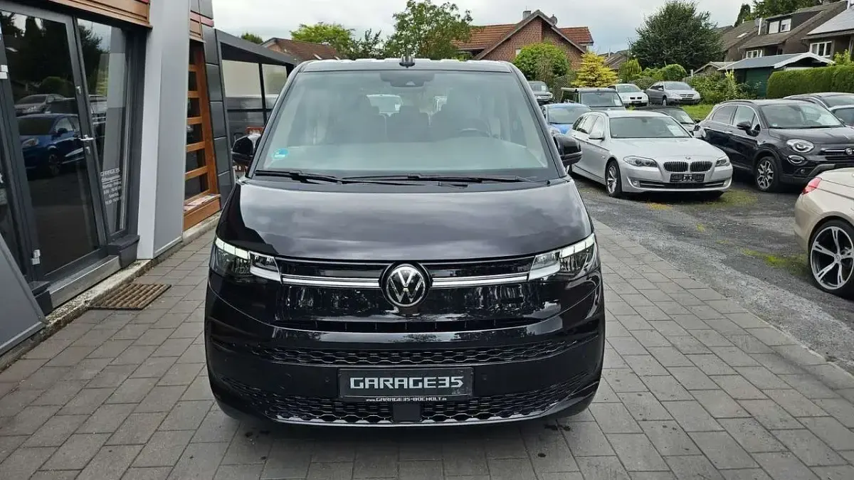 Gebraucht VW T7 R 150 PS (110 kW) 2024 Deep black Van