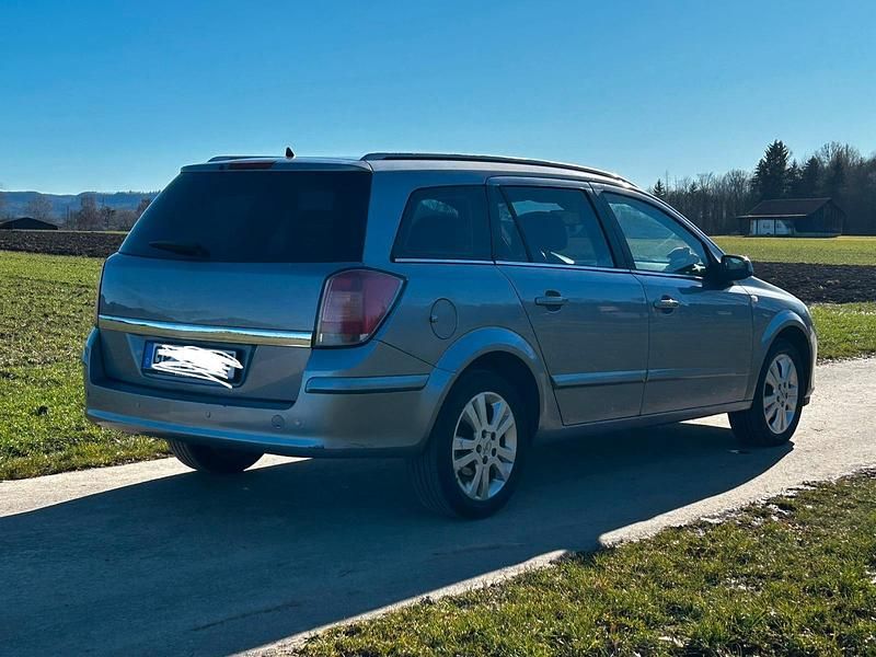 Gebraucht Opel Astra 105 PS (77 kW) 2005 Limousine