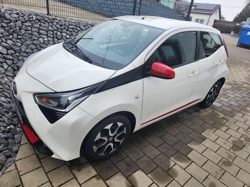 Gebraucht Toyota Aygo Play 72 PS (52 kW) 2018 Weiß Kleinwagen