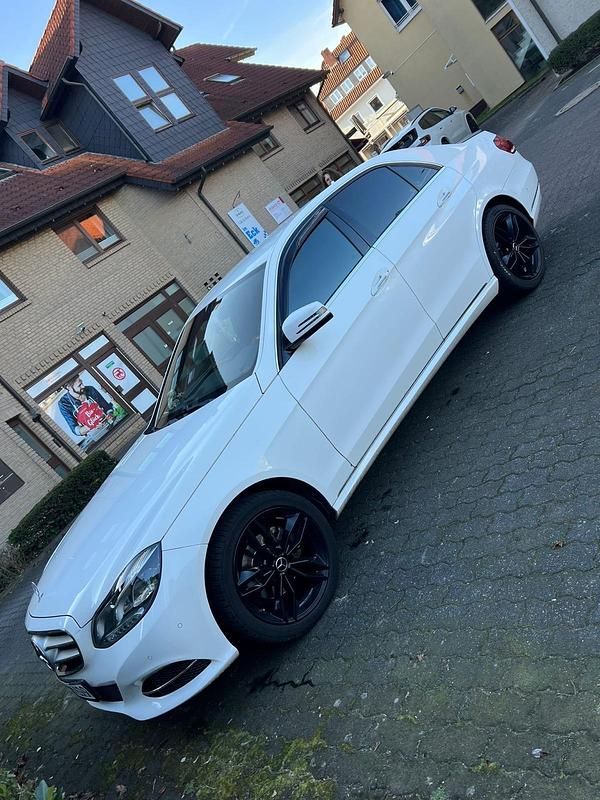 Gebraucht Mercedes E200 136 PS (100 kW) 2014 Weiß Limousine